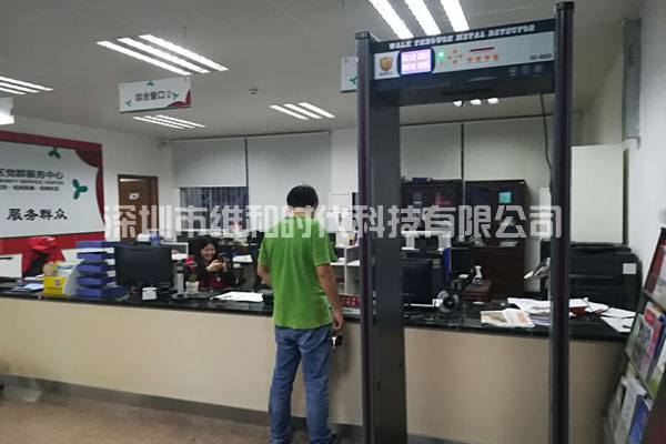 松崗交警中隊(duì)_松崗社區(qū)_松崗派出所_松崗司法所采購(gòu)我司SD-600S金屬安檢門[圖]