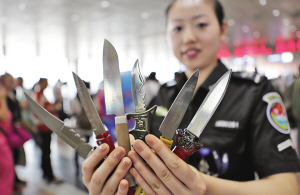 哈爾濱太平國(guó)際機(jī)場(chǎng)HI-PE金屬安檢門攔截電擊器199件[圖]