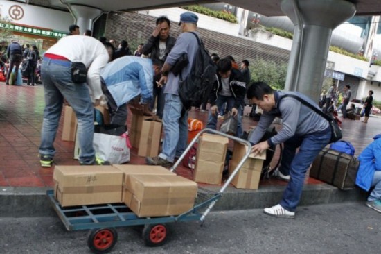 14部X光機(jī)安檢儀協(xié)助香港海關(guān)進(jìn)行奶粉限購工作[圖]