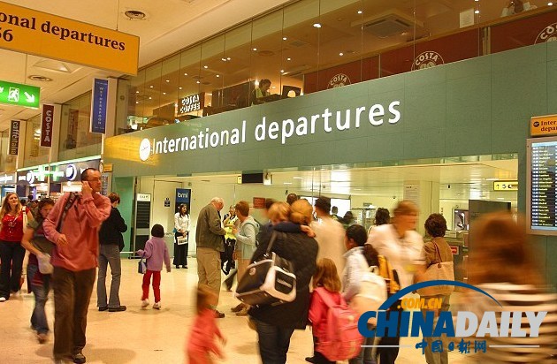 英機(jī)場升級(jí)金屬探測(cè)安檢門掃描等級(jí)嚴(yán)防乳房炸彈[圖]