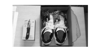 蘭州中川機(jī)場:安檢門探測發(fā)現(xiàn)鞋盒內(nèi)匕首[圖]