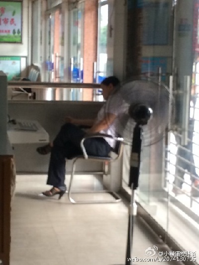 安檢機(jī)檢查走過場(chǎng) 三明客運(yùn)西站安檢員被處罰