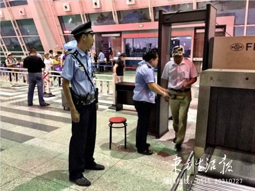 鹽城火車(chē)站安保級(jí)別提高 安檢門(mén)探測(cè)檢查不含糊