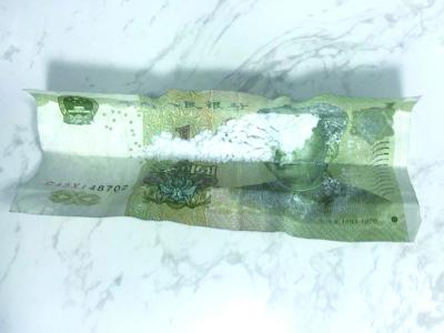 女子鳳凰機(jī)場過安檢被查