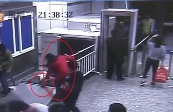 金屬安檢門品牌：過安檢順手牽羊還不認錯女子被行拘5天