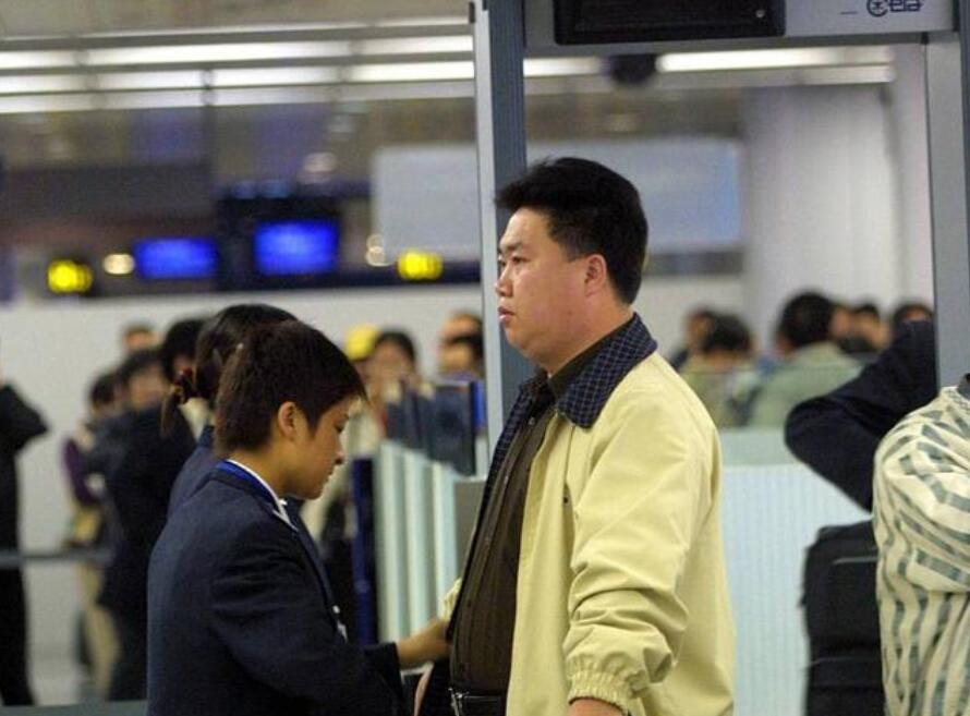 小知識(shí)：身上有鋼板能坐飛機(jī)通過(guò)安檢門(mén)的檢測(cè)？