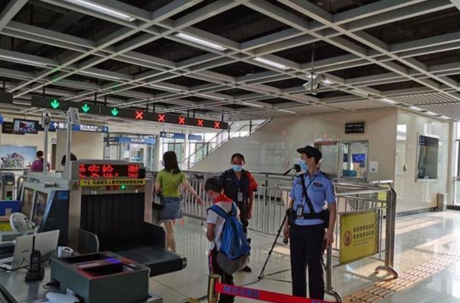 學(xué)校安檢任務(wù)重采用測溫安檢門檢測體溫保安全