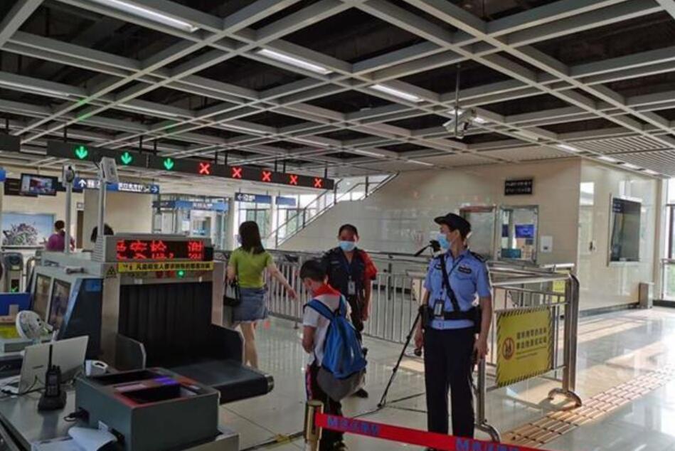 武漢地鐵和火車(chē)站裝備測(cè)溫安檢門(mén)迎戰(zhàn)開(kāi)學(xué)季[圖]