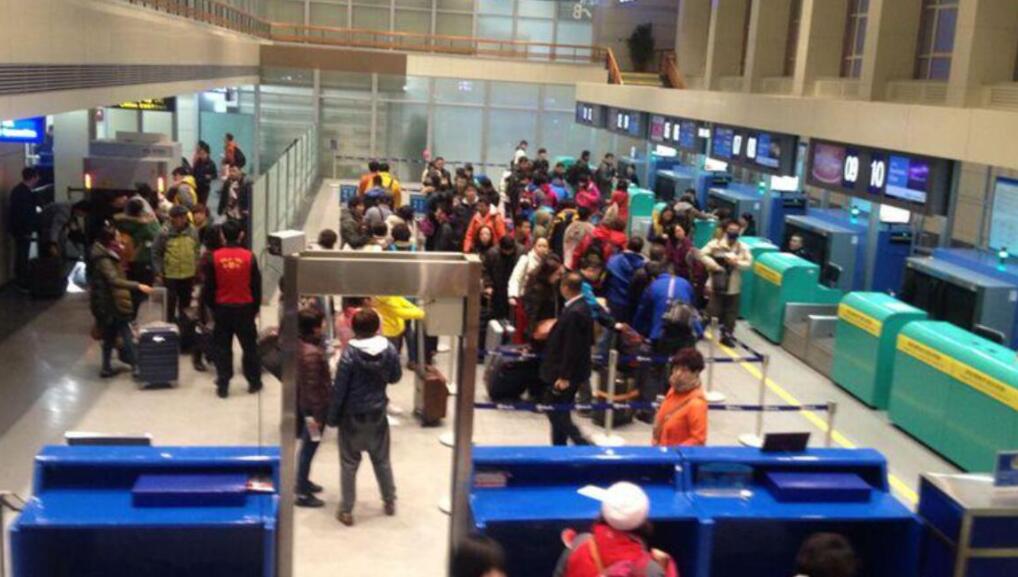 巴彥淖爾機場金屬探測安檢門檢查口發(fā)現(xiàn)違禁物品打火機[圖]