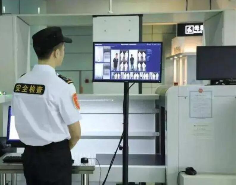 女性進(jìn)入安檢門通道時(shí)，安檢員會(huì)感到尷尬嗎？過安檢的注意事項(xiàng)-3.jpg